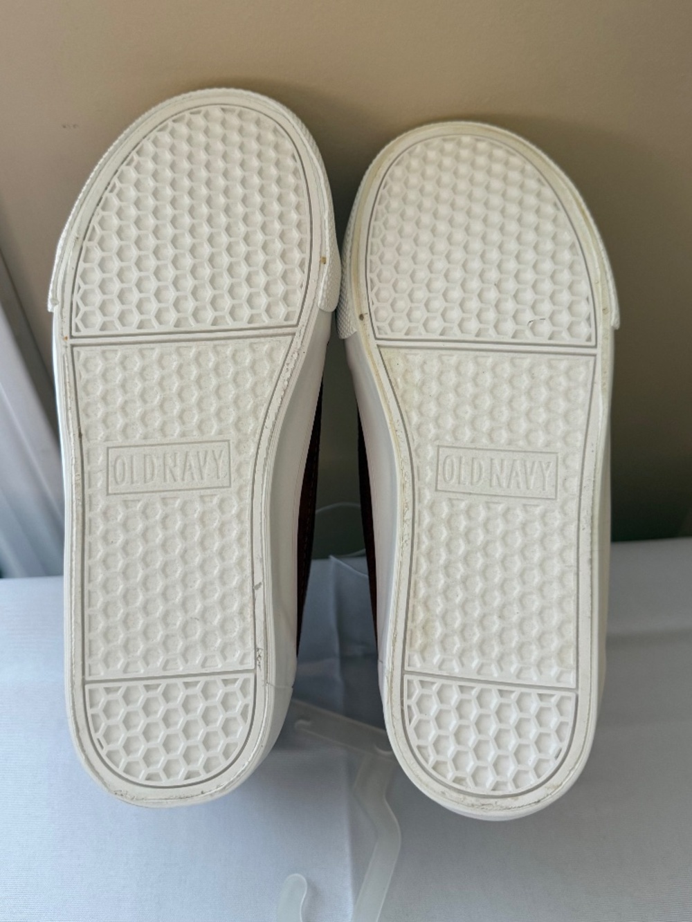 New Old Navy Boys or Girls Faux Suede lined high top sneakers size 4 Youth
